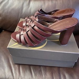 Women sandals size 10